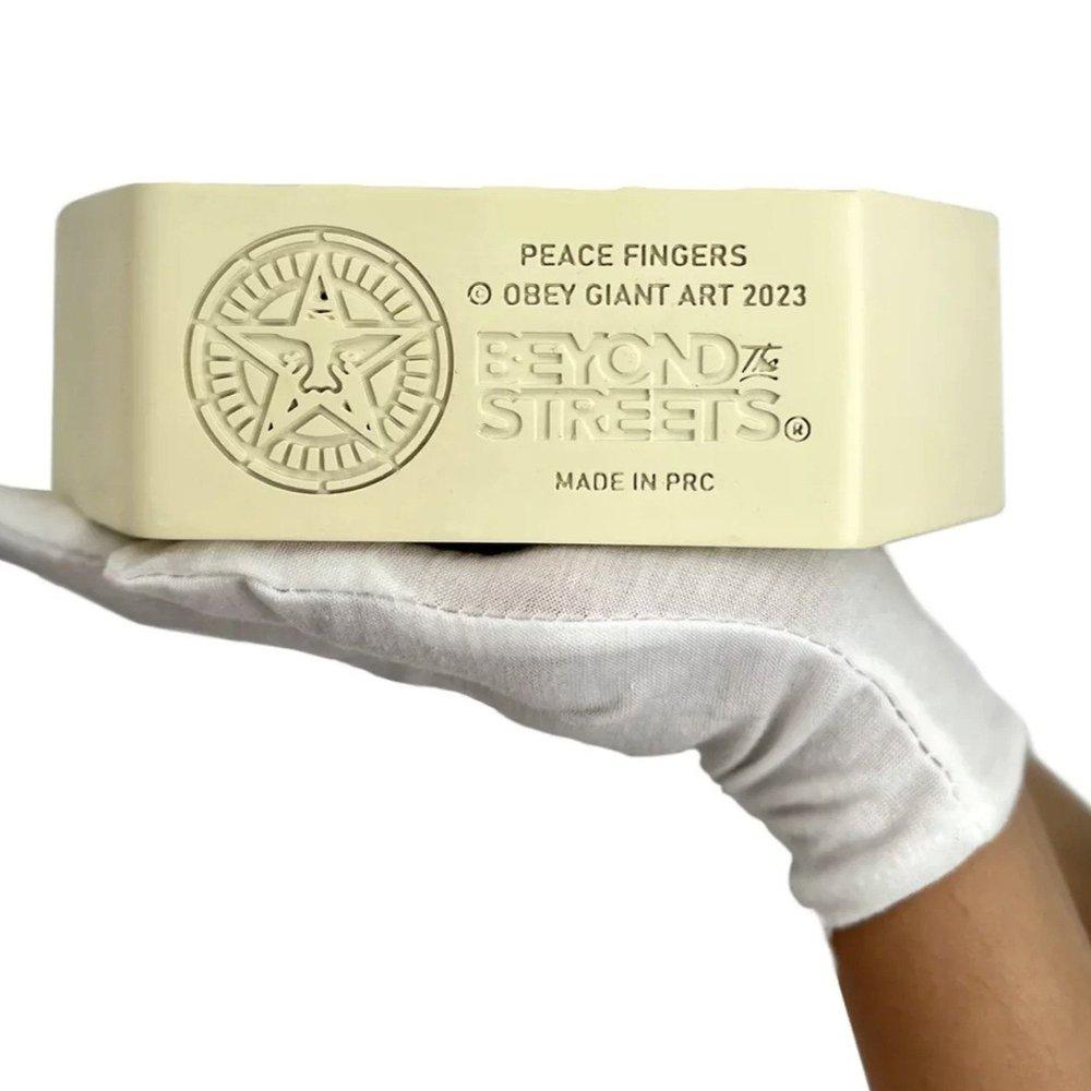 Sculpture PEACE FINGERS by SHEPARD FAIREY alias OBEY - ArtAndToys