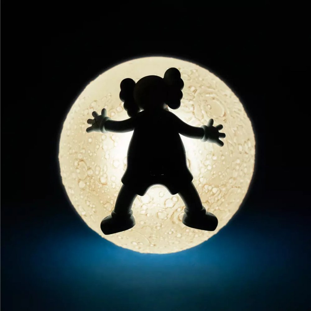 Sculpture Big Moon by Kaws