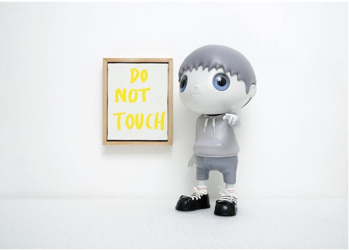 Sculpture DO NOT TOUCH by JAVIER CALLEJA ArtAndToys