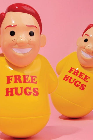 Sculpture FREE HUGS by JOAN CORNELLA ArtAndToys