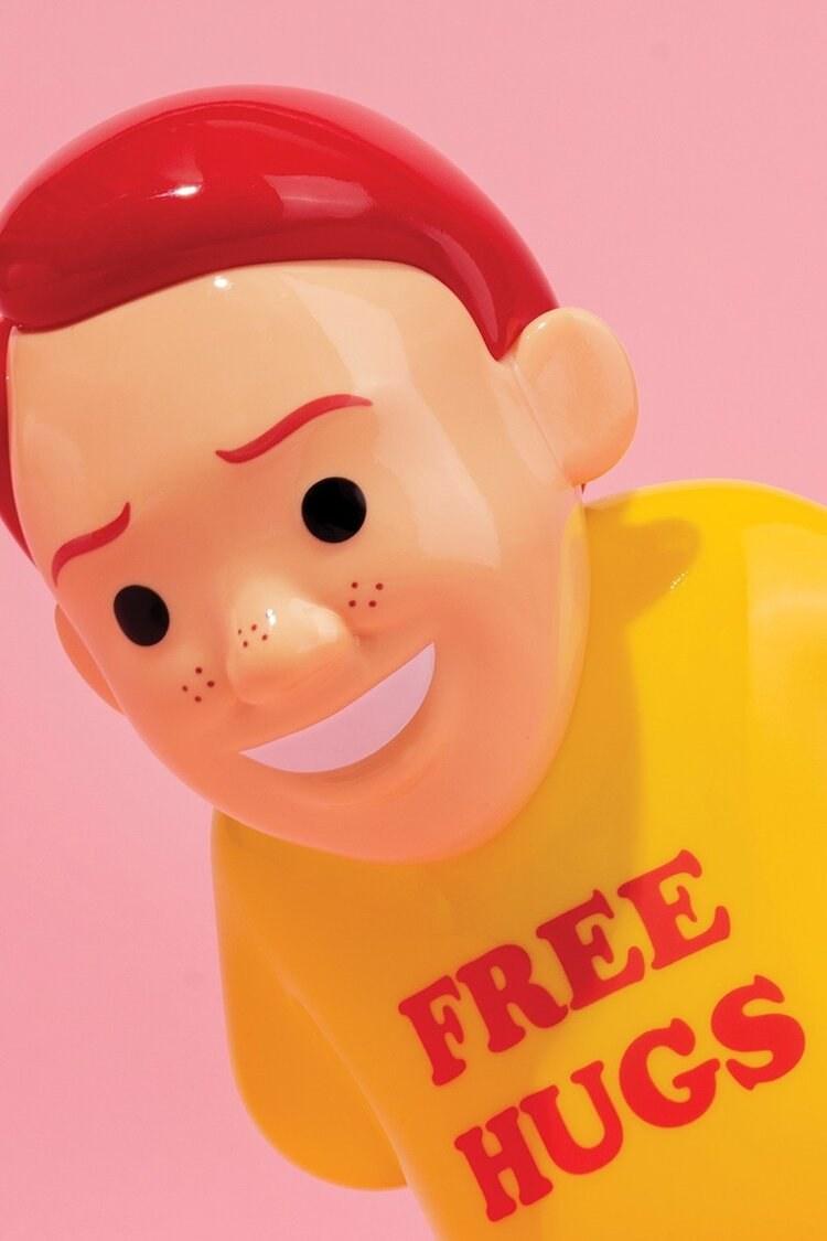 Sculpture FREE HUGS by JOAN CORNELLA ArtAndToys