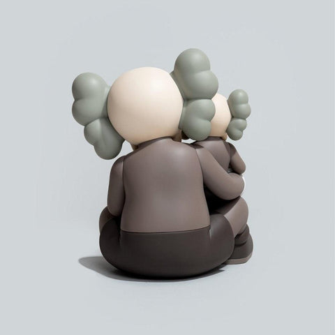 Sculpture HOLIDAY CHANGBAI MOUNTAIN BROWN by KAWS ArtAndToys