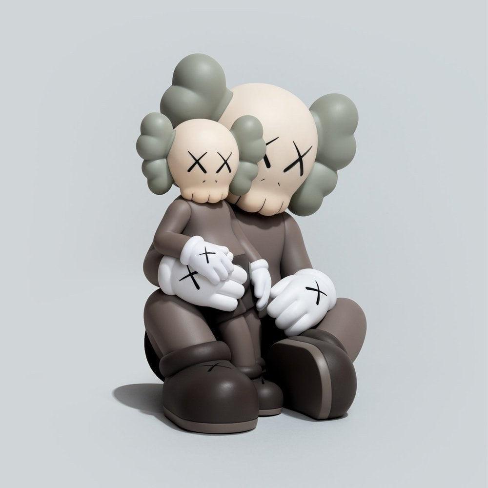 Sculpture HOLIDAY CHANGBAI MOUNTAIN BROWN by KAWS ArtAndToys