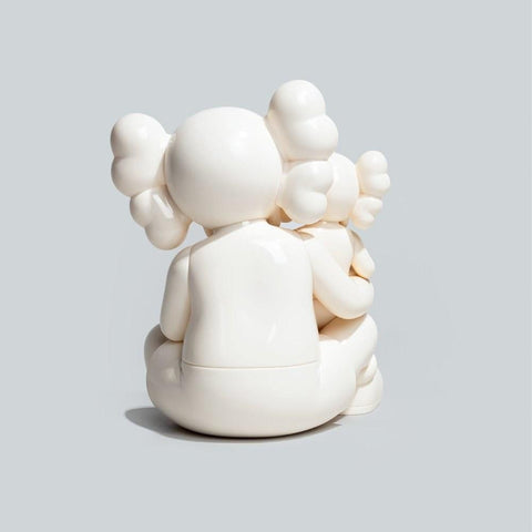 Sculpture HOLIDAY CHANGBAI MOUNTAIN WHITE by KAWS ArtAndToys