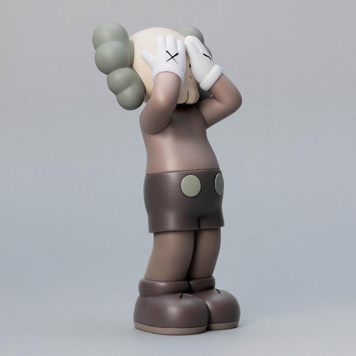 Sculpture HOLIDAY UNITED KINGDOM 2021 BROWN by KAWS ArtAndToys